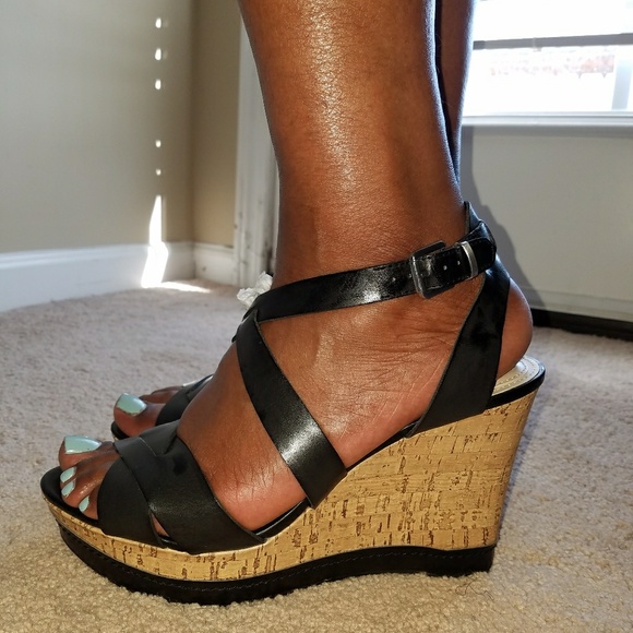 Black strappy wedge - Picture 2 of 2